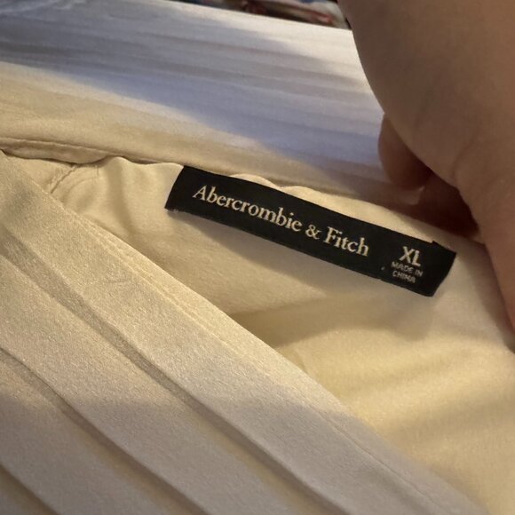 The A&F Giselle Pleated Jumpsuit - Picture 6 of 7